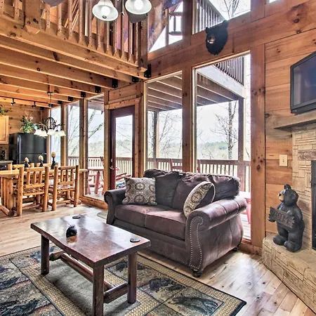 Sevierville Sanctuary Hot Tub, Pool Table And Deck!